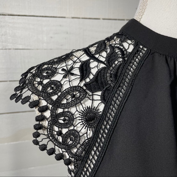 *EXPRESS* Lace Cap Sleeve Mock Neck Blouse - Picture 3 of 9